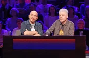 Rateteam-Kapitän Bernhard Hoëcker (l.) mit Komiker Michael Mittermeier (r.).