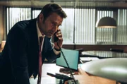 MDR FERNSEHEN SOPHIE CROSS- GEFÄHRLICHE DÜNEN: BLUTIGE GESCHÄFTE, "Sophie Cross - Affaire classée", am Samstag (10.05.25) um 23:00 Uhr. Thomas (Thomas Jouannet) - Foto aus Folge 5 "Blutige Geschäfte"