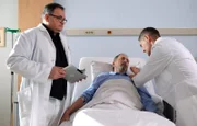 Die Entzündungsparameter bei Wolfgang Stöcker (Peter Rührung) sind weiter gestiegen. Dr. Kaminski (Udo Schenk) und Hans-Peter Brenner (Michael Trischan) müssen ihn nun operieren. Wolfgang hat Angst, doch Dr. Kaminski versichert ihm, dass er alles tun wird. Doch tatsächlich besteht in seltenen Fällen das Risiko von Inkontinenz oder dauerhafter Impotenz.