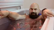 Für den Münchner Bio-Hacker Andreas Breitfeld beginnt der Morgen mit einem Bad in der Eistonne.