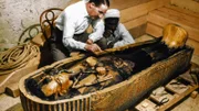 1922 entdeckt der britische Ägyptologe Howard Carter das Grab Tutanchamuns im Tal der Könige.