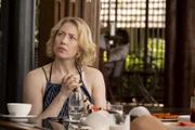 Laurie (Carrie Coon)