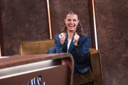Die Sportmoderatorin Laura Wontorra in der ZDFneo Show "Edins Neo Night"