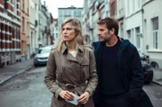 MDR FERNSEHEN SOPHIE CROSS- GEFÄHRLICHE DÜNEN: BLUTIGE GESCHÄFTE, "Sophie Cross - Affaire classée", am Samstag um 23:00 Uhr. Thomas (Thomas Jouannet) und Sophie (Alexia Barlier) ahnen: Ihr Sohn könnte hier sein!