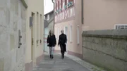 Laura Wohlers (links) und Paulina Krasa (rechts) auf Recherche in Schnaittach. In dem Ort hat Ingo P. im Dezember seine Eltern ermordet.