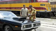 Harlan (Brian Van Holt, l.) und Sam (Bruce Campbell) wissen es aus Erfahrung: Bei einer gefärlichen Mission ist das Timing besonders wichtig.