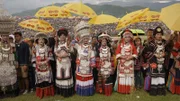 Rot und das Feuer sind in China miteinander verbunden. Zum Feuerfest der Yi gehört ein Schönheitswettbewerb in traditioneller Kleidung.