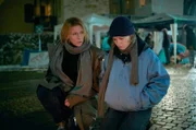 CATRIN KOGAN (Franziska Weisz) versucht mit ihrer Tochter LUISE KOGAN (Lea Drinda) ins Gespräch zu kommen und herauszufinden, wo diese ihre Dienstwaffe versteckt hat.