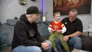 Sidney Hoffmann (li.) will dem Vater-Sohn-Gespann Andre und Aaron helfen