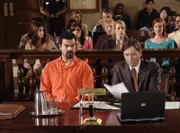 Schuldig?: Carlos Solis (Ricardo Antonio Chavira, l.) ...; Schuldig?: Carlos Solis (Ricardo Antonio Chavira, l.) ...