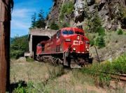 SWR Fernsehen EISENBAHN-ROMANTIK, "Bahnabenteuer in Kanadas Westen", am Dienstag um 14:15 Uhr. Der Whistler Mountaineer-Zug schlängelt sich durch die Täler, Berge und Wälder von British Columbia.