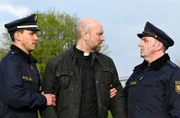 Von links: Polizist Huber (Tom Sandmair), Hans Reiser (Stephan Zinner) und Polizist Kranz (Christian Ammermüller).