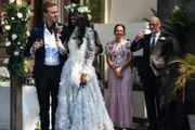 Henrik Kranz (Tobias Santelmann) und Tomine Kranz (Sonja Wanda) sind überglücklich: Sie sind frisch verheiratet und ahnen noch nicht, welchen Verlauf ihre glamouröse Hochzeitsfeier nehmen wird.