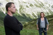 Philipp Binder (Kai Malina, l.) eröffnet Sabine Lechner (Muriel Baumeister, r.), dass er ihr leiblicher Sohn ist. Doch verzeihen kann er ihr nicht.