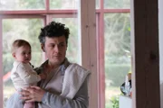 Nils (Manuel Rubey) muss sich erst wieder an das Familienleben gemeinsam mit seiner Tochter Lotte (Isabelle Schulz) gewöhnen.
