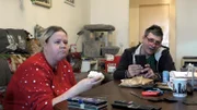 Sandra und Kumpel Carsten warten auf Damian - doch der taucht einfach nicht auf.