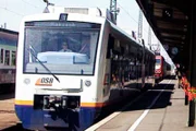 Ausfahrt des OSB Triebwagens aus Offenburg.