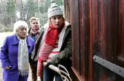 Die hochschwangere Bärbel Schmied (Meike Droste, r.), Irmtraud Schäffer (Carmen Maja Antoni, l.) und Heike Schäffer (Petra Kleinert, M.) sind wild entschlossen, Zielonka aus den Fängen seines Entführers zu befreien.