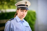 Eva Bühnen als Kommissaranwärterin Jennifer Dickel.
