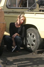Der Undercover-Einsatz ist gescheitert: Samantha Spades (Poppy Montgomery) Tarnung ist aufgeflogen und die Mitglieder des Dealerringes haben sie grausam zugerichtet ...