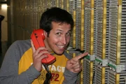 Telefonieren kann jeder, aber wie funktioniert ein Telefon? Willi informiert sich darüber in der Hauptverteilstation der T-Com in München.