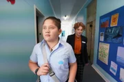 Mickeys (Semsi Cheekam) erster Schultag in Sydney läuft nicht so toll. Die Lehrerin scheint keinen Spaß zu verstehen.