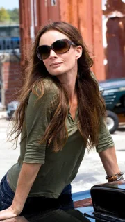 Fiona (Gabrielle Anwar) hilft ihren Freunden bei einer gefährlichen Mission. Sie wollen an den Kopf einer Mafiabande herankommen.