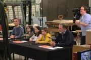 Die Jury, bestehend aus "PUR+"-Moderator Eric Mayer, drei Schülern und Hans-Georg Torkel vom Deutschen Erfinderverband, nahm die drei Erfindung kritisch unter die Lupe.