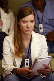 Ein Konkurrenzkampf zwischen Leah (Tessa Ferrer) und Stephanie entsteht, während Meredith Heather mit Telefondienst quält ...