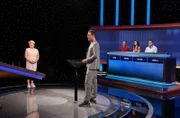 Moderator Alexander Bommes (M.) mit den Kandidaten: Gisela Bartsch (l.), Maik Müller (3.v.r.), Sophia Pawlowski (2.v.r.) und Oliver Huppert (r.).