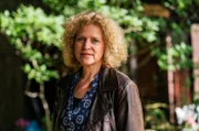 Bea Faller (Christiane Brammer) muss sich eingestehen, dass sie sich in Manuel verliebt hat.
