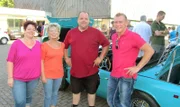 Trödelexperte Otto Schulte (re.) mit Ingo (2.v.re.), Marlies (2.v.li.) und Stephanie (li.)