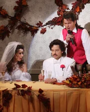 Rückblick an einen ganz besonderen Tag: Charlie (Charlie Sheen, r.), Alan (Jon Cryer, M.) und Judith (Marin Hinkle, l.) ...
