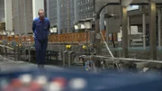 Bad Dürrheim - Yannick Siegle kontrolliert am Computer.