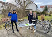 Sicher unterwegs mit den neuen Rädern: Für welches Zubehör entscheiden sich Alina und Michael?