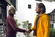Markus Kofler (Sebastian Ströbel, r.) sucht den Historik-Experten Professor Hechtel (Siemen Rühaak, l.) auf, um mehr über die alte Münze zu erfahren.