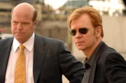 L-R: Frank Tripp (Rex Linn) und Horatio Caine (David Caruso)