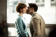 Chris (Aram Arami) und Emily (Sarah Mahita) sind eine Einheit trotz der Konflikte innerhalb der Familie.