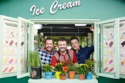 V.l.: Jimmy, Michael Sheen, Jamie