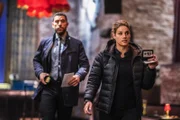 Omar Adom "OA" Zidan (Zeeko Zaki, l.); Maggie Bell (Missy Peregrym, r.)