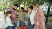 Sarah Grüner (4.v.l.); Ingo Lenßen (r.)