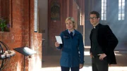 Leena Virtanen (Li Hagman) und Pastor Helge (Roman Roth).