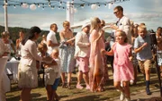 William Bergvik (Pål Sverre Hagen) und seine Frau Celine (Ine Wilmann) wollen mit ihrer luxuriösen Gartenparty beeindrucken. Doch hinter der perfekten Fassade des Paars herrscht eisige Gefühlskälte.