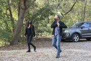 Tammy Gregorio (Vanessa Ferlito, l.); Dwayne Pride (Scott Bakula, r.)
