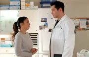 Dr. Philipp Brentano (Thomas Koch) hat den Posten des leitenden Oberarztes angeboten bekommen. Seine Frau Arzu (Arzu Bazman) freut sich wirklich sehr für ihn, doch sie hat auch Angst, dass die Mehrarbeit das gemeinsame Familienleben auf den Kopf stellt. Immerhin haben die beiden drei kleine Kinder.