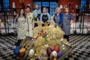 (v.l.n.r.) Christina Hänni; Luca Hänni; Jochen Schropp; Kim Fischer; Ulla Kock am Brink; Oliver Kalkofe