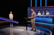 Moderator Alexander Bommes (M.) mit den Kandidaten: Jessica Schlegel (l.), Stefan Morawe (3.v.r.), Tanja Heutink (2.v.r.) und Werner Ranft (r.).