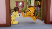 Tante Ivy sucht Jon, Garfield und Odie heim, die sie sofort bei Jons Bruder auf der Farm abladen wollen.