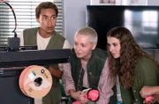 Eine spannende Erfahrung für die Studierenden: Prothesen aus dem 3-D Drucker. Im Foto (v.l.n.r.): Nick Conrad (Noel Okwanga), Sina Mayer (Antonia Breidenbach), Lilith Glaser (Madeleine de le Roi).