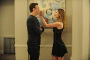 Marshall (Jason Segel, l.) von sich von Shelly (Eva Amurri Martino, r.) ohrfeigenlassen um den "Slap of a Million Exploding Suns" zu erlernen ...